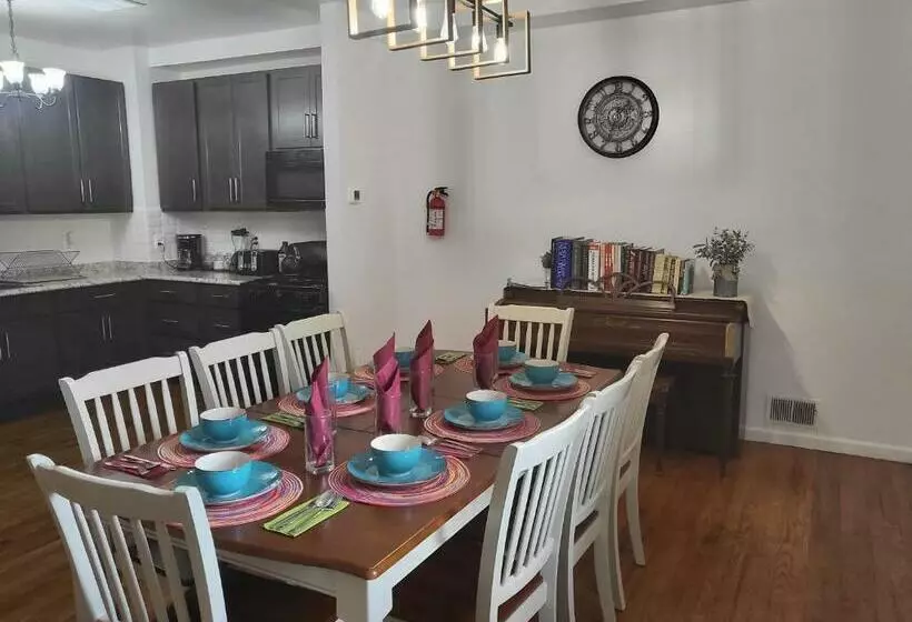 Reservoir Hill Mansion   4 Bedrooms