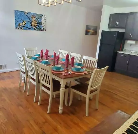Reservoir Hill Mansion   4 Bedrooms
