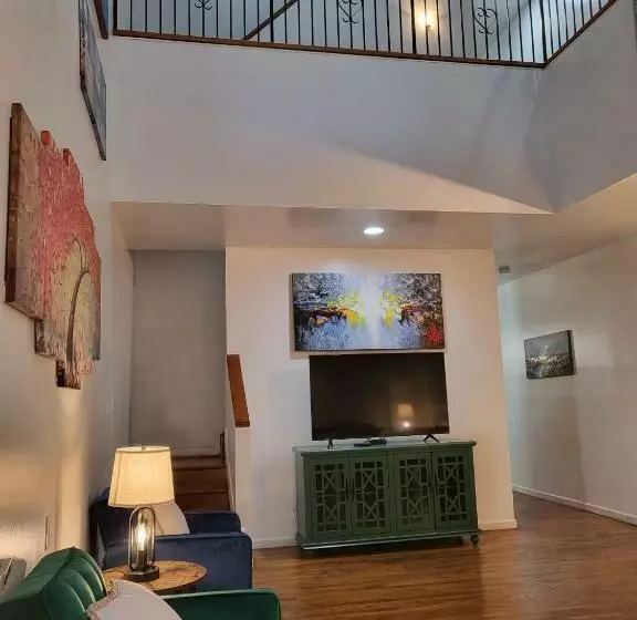 Reservoir Hill Mansion   4 Bedrooms