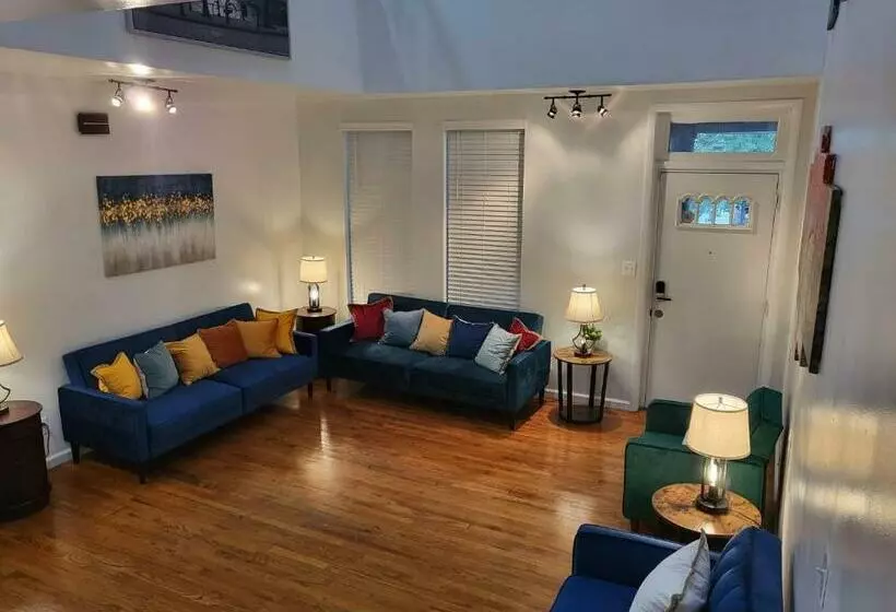 Reservoir Hill Mansion   4 Bedrooms