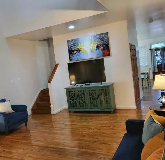 Reservoir Hill Mansion   4 Bedrooms