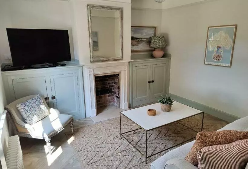 Stunning New Forest Cottage Close To Paultons Park