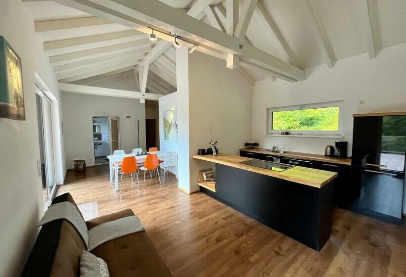 Zauberhaftes Waldhaus