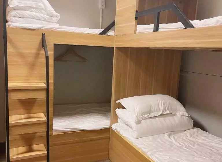 هاستل Tomo B&b