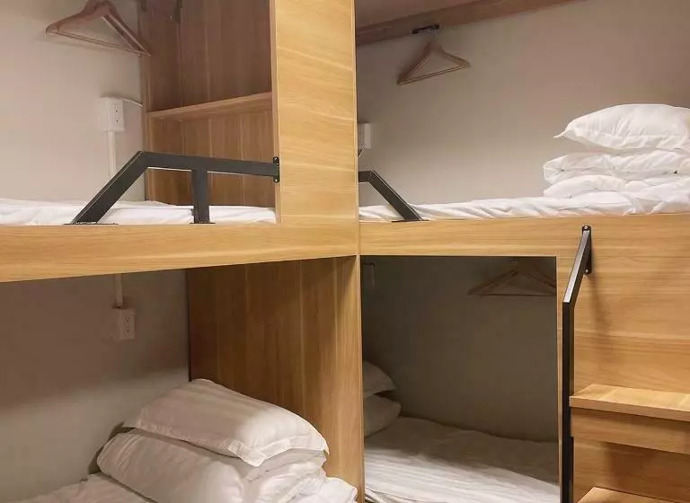 هاستل Tomo B&b