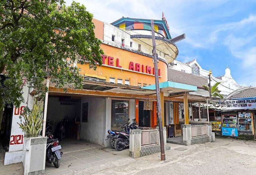 Spot On 91444 Hotel Arimbi