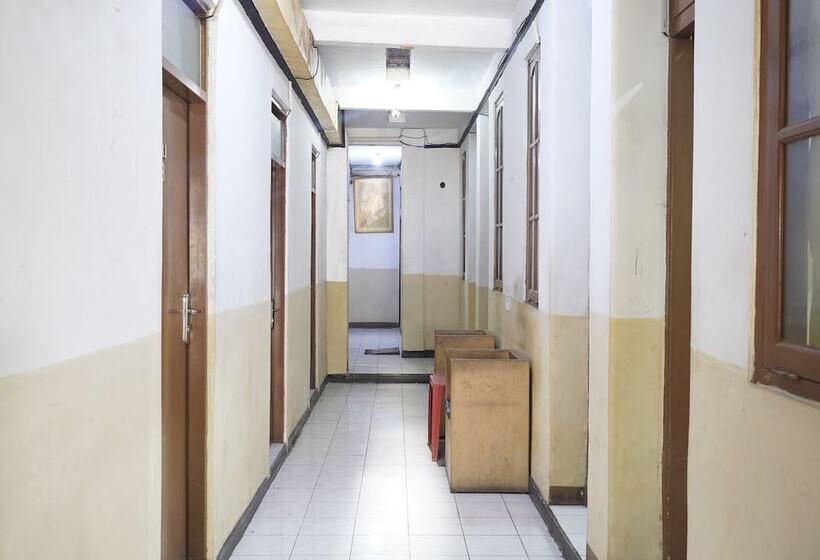 Spot On 91444 Hotel Arimbi