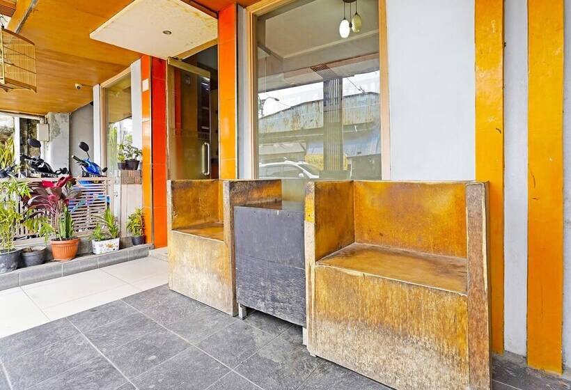 Spot On 91444 Hotel Arimbi