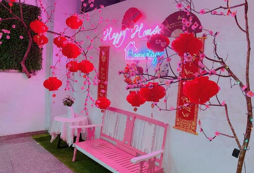 مُتل Happy House Homestay