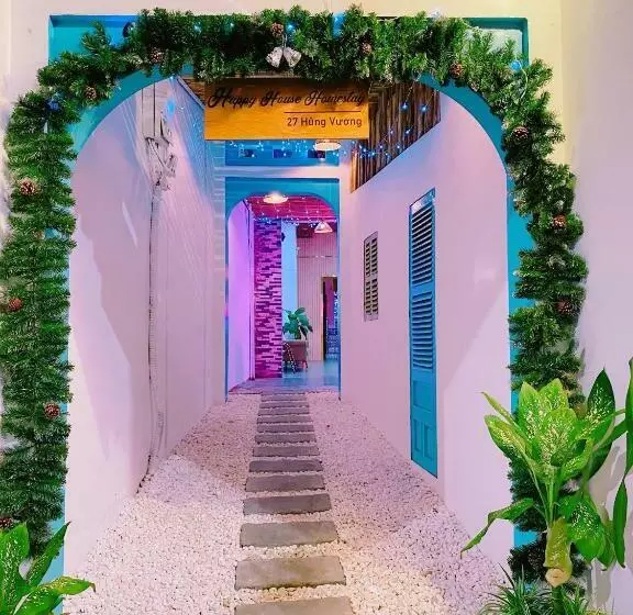 مُتل Happy House Homestay