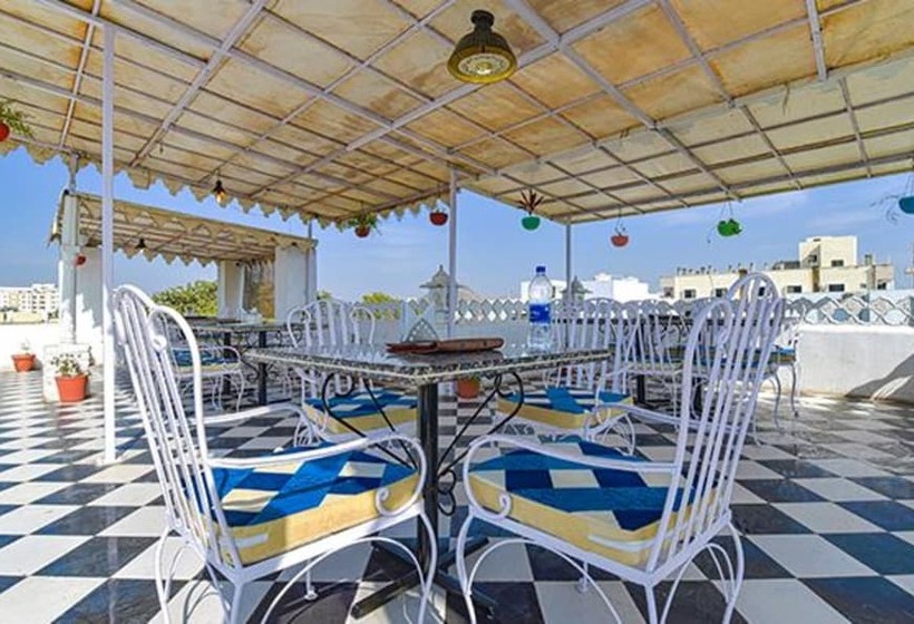 Hotel Oyo 72209 Tree Of Heaven