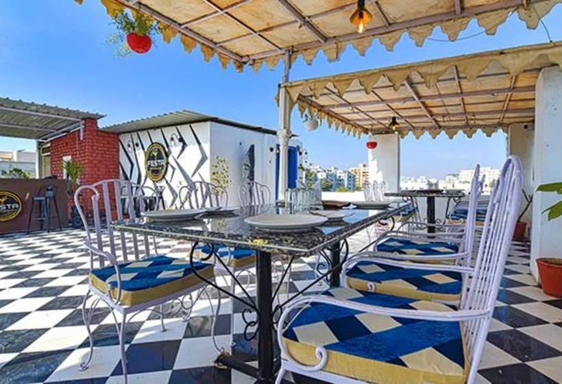 Hotel Oyo 72209 Tree Of Heaven