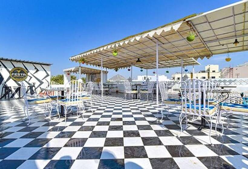 Hotel Oyo 72209 Tree Of Heaven