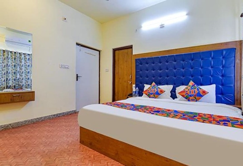 Hotel Oyo 72209 Tree Of Heaven