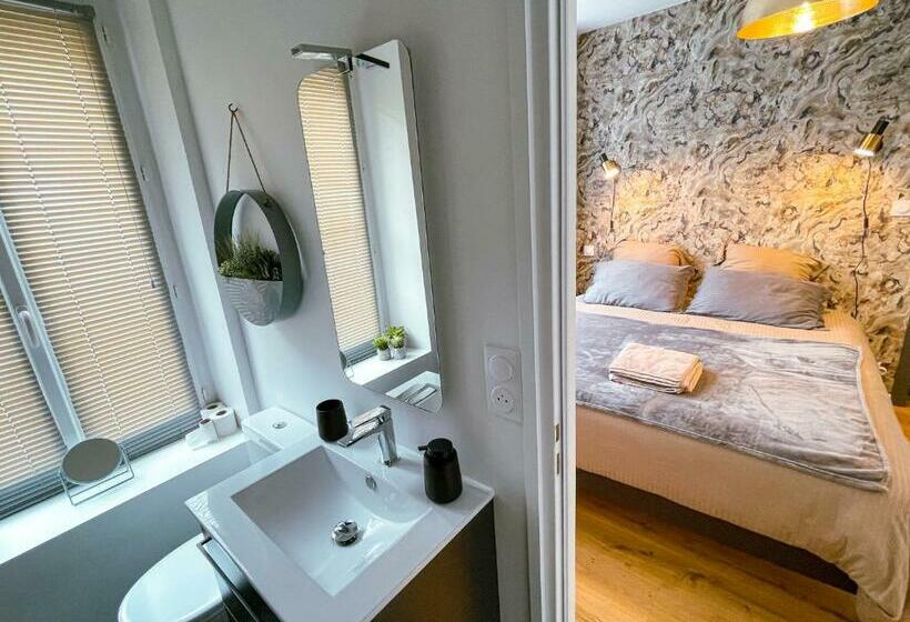 L Imprévue, 12 Personnes Dans La Vieille Ville !