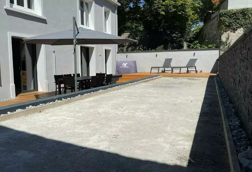 L Imprévue, 12 Personnes Dans La Vieille Ville !