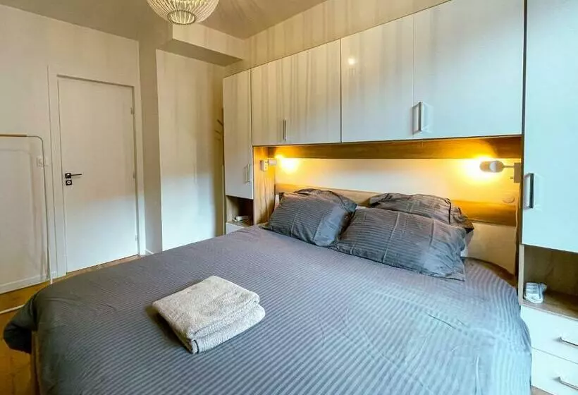 L Imprévue, 12 Personnes Dans La Vieille Ville !