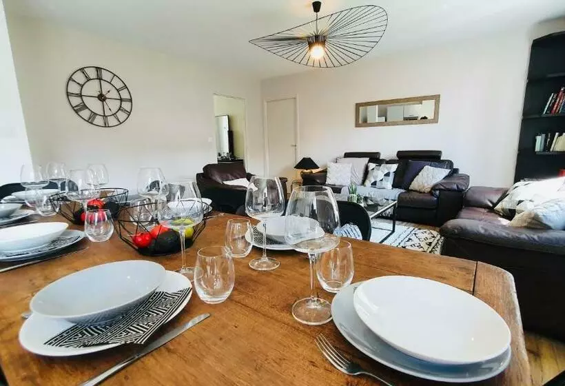 L Imprévue, 12 Personnes Dans La Vieille Ville !