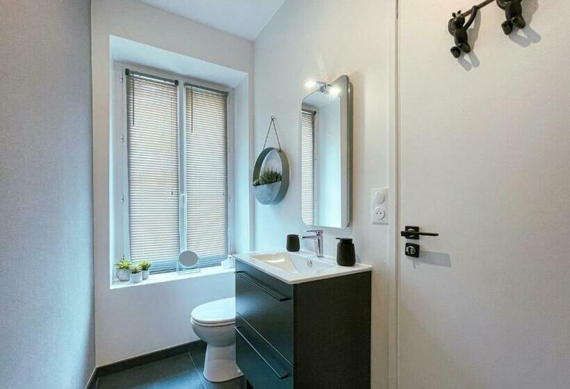 L Imprévue, 12 Personnes Dans La Vieille Ville !