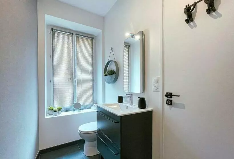 L Imprévue, 12 Personnes Dans La Vieille Ville !