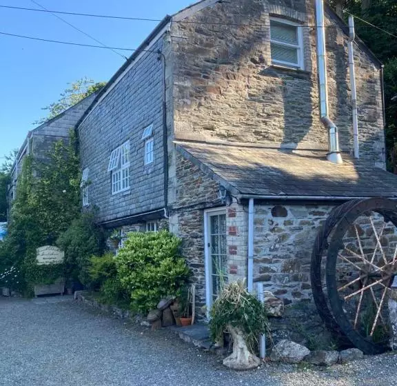 پانسیون Bissick Old Mill