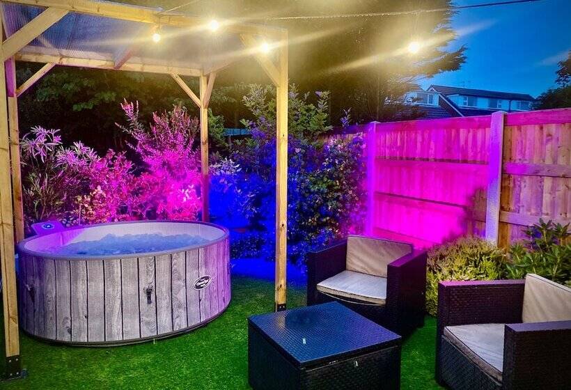 Remarkable 3 Bed Hot Tub House In Blackpool