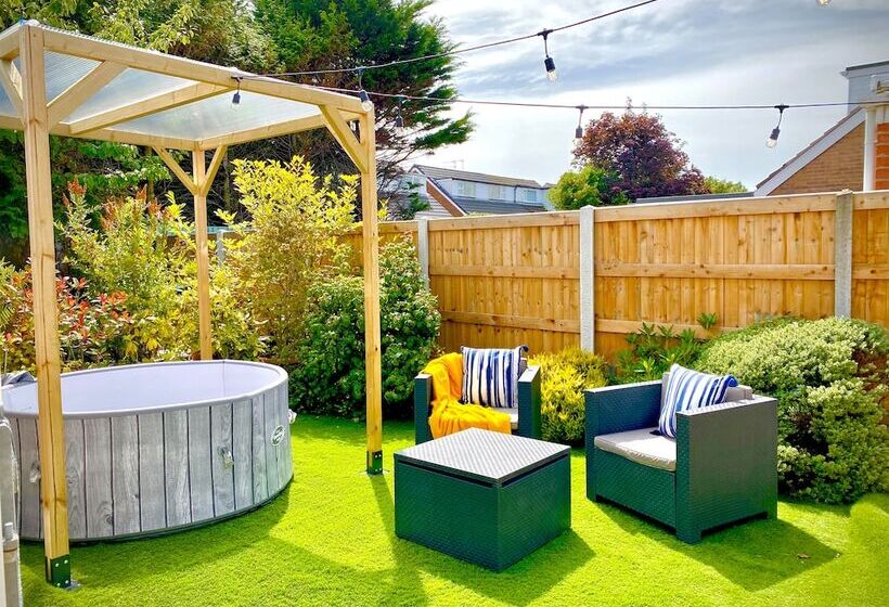 Remarkable 3 Bed Hot Tub House In Blackpool