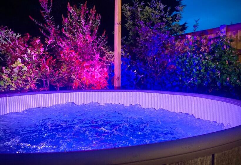 Remarkable 3 Bed Hot Tub House In Blackpool