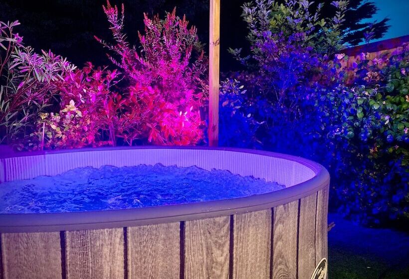 Remarkable 3 Bed Hot Tub House In Blackpool