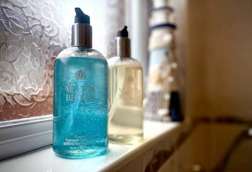 Remarkable 3 Bed Hot Tub House In Blackpool