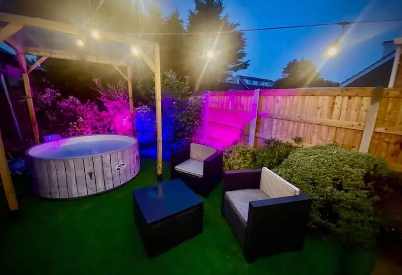 Remarkable 3 Bed Hot Tub House In Blackpool