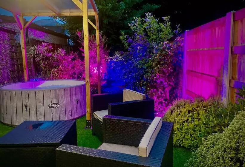 Remarkable 3 Bed Hot Tub House In Blackpool