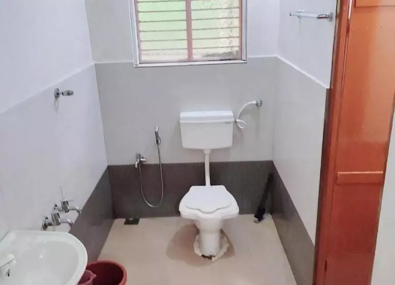 ホテル Trishula Guest House