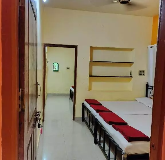 ホテル Trishula Guest House