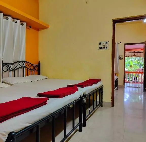 ホテル Trishula Guest House