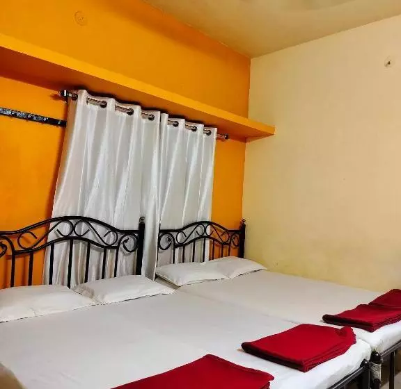 ホテル Trishula Guest House