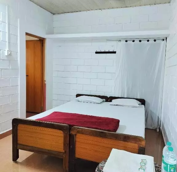 ホテル Trishula Guest House