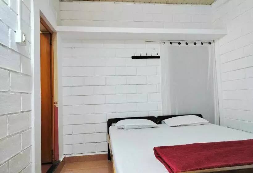 ホテル Trishula Guest House