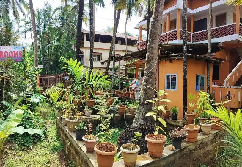 ホテル Trishula Guest House