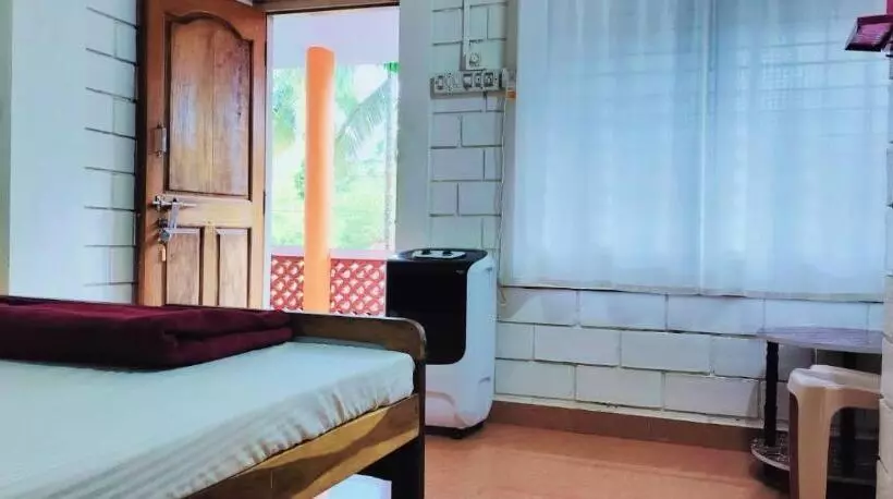 ホテル Trishula Guest House