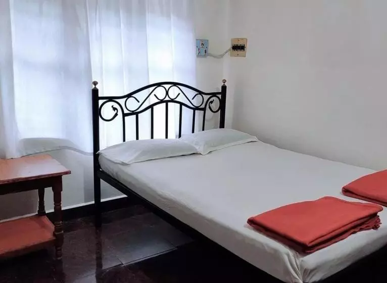 ホテル Trishula Guest House