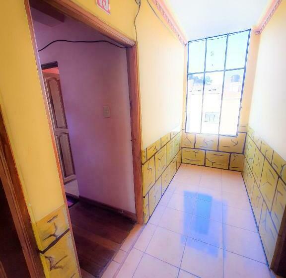 پانسیون Hostal Luz Yhobimar