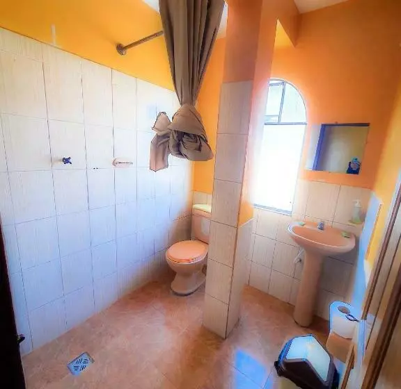 پانسیون Hostal Luz Yhobimar