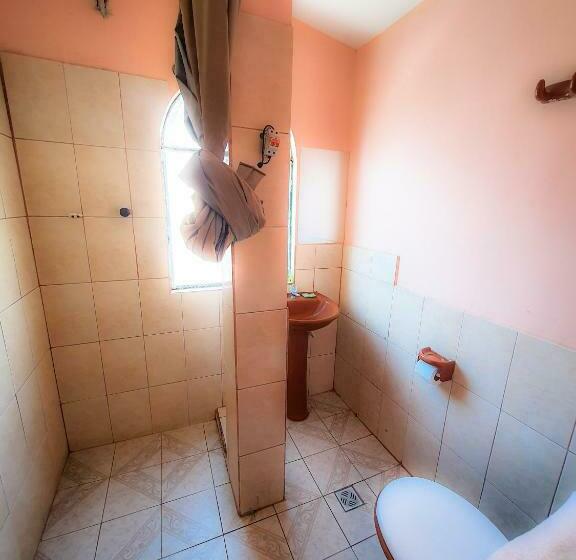 پانسیون Hostal Luz Yhobimar