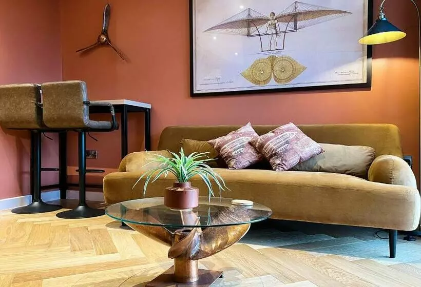 The Aviator S Attic   Luxury City Centre Retreat