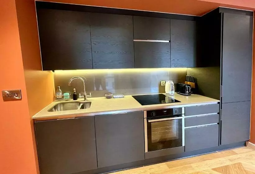 The Aviator S Attic   Luxury City Centre Retreat