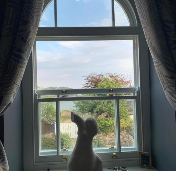 مبيت وإفطار Dylan Thomas Sea View