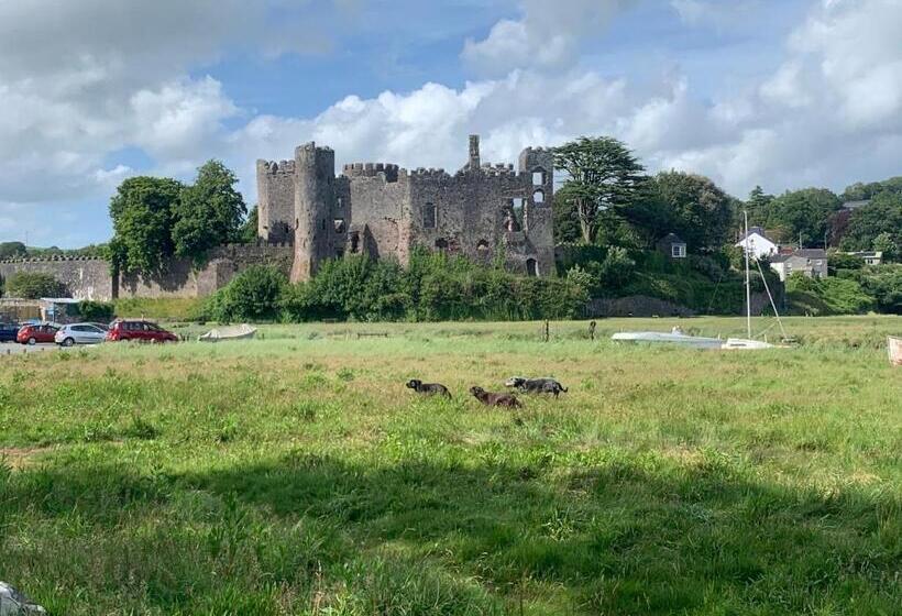 مبيت وإفطار Dylan Thomas Sea View