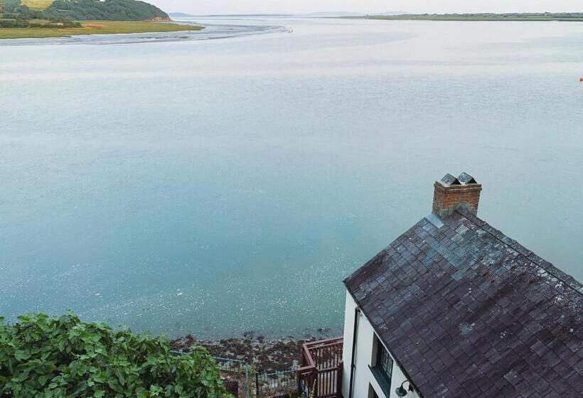 مبيت وإفطار Dylan Thomas Sea View