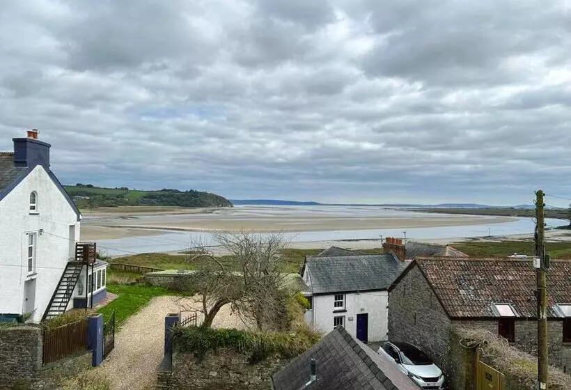 ベッドアンドブレックファースト Dylan Thomas Sea View